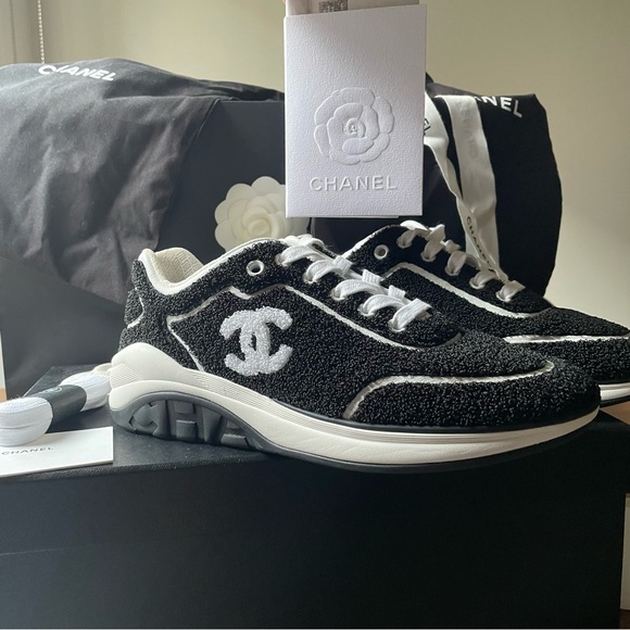 Chanel limited edition Sneakers -Embroidered Fabric & lambskin🤍New in Box 🖤 - Picture 14 of 14